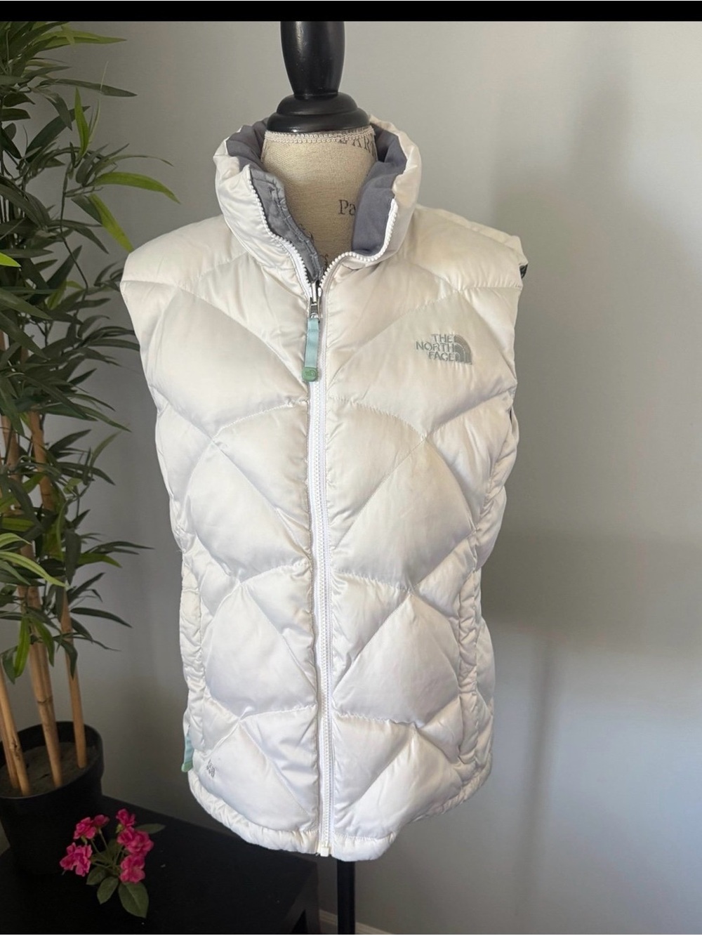 The North Face vest size large women white puffer goose down 500
